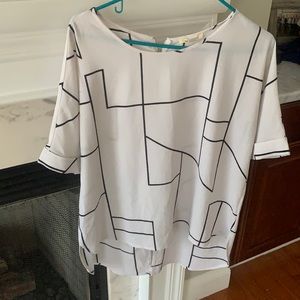 Black & white shirt sleeve blouse